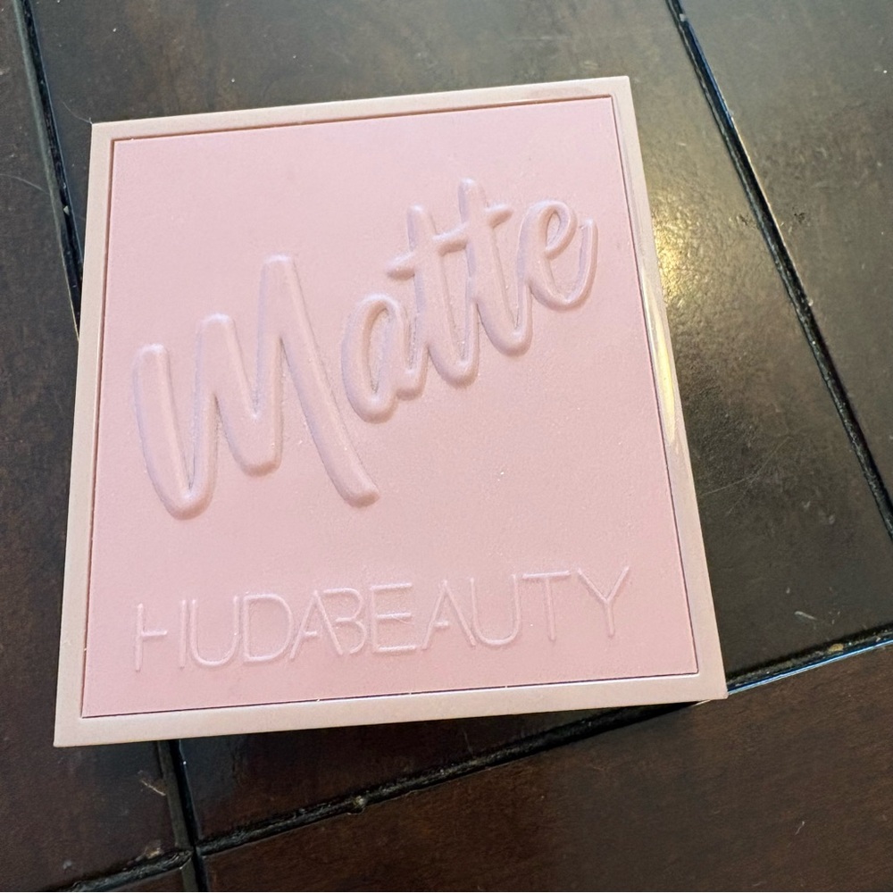 Huda Beauty Cool Matte Obsessions Eyeshadow Palette - Picture 2 of 4